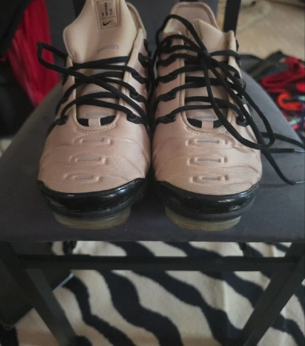 Mens Cream and Black Nike Vapor Max